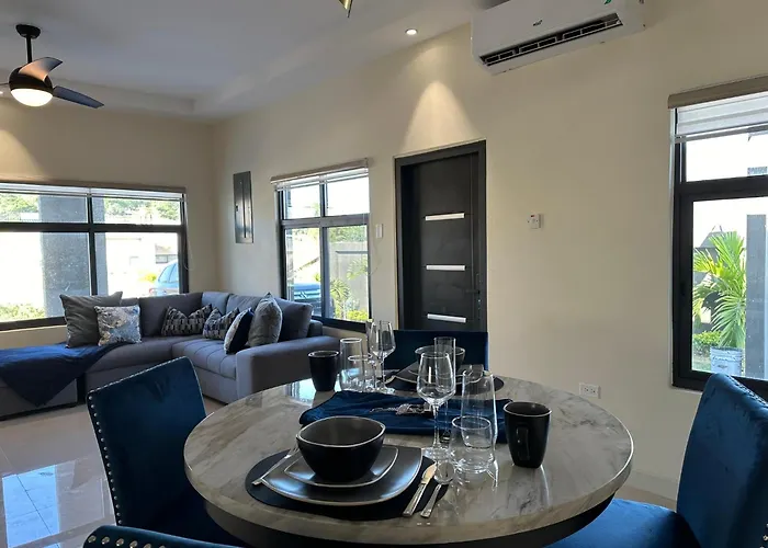 2 Bed En-suite, With Pool & Gym * Ocho Ríos