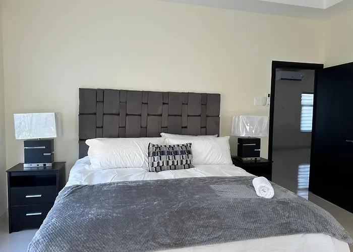 2 Bed En-suite, With Pool & Gym Сasa de vacaciones Ocho Ríos