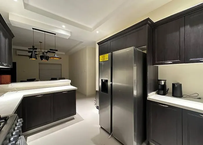 2 Bed En-suite, With Pool & Gym Сasa de vacaciones Ocho Ríos
