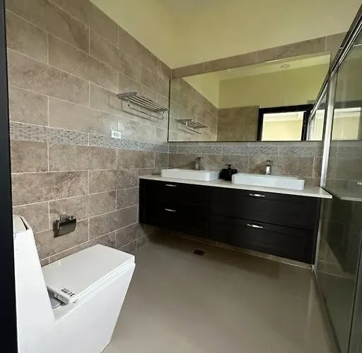 2 Bed En-suite, With Pool & Gym *