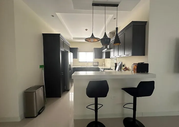 2 Bed En-suite, With Pool & Gym Сasa de vacaciones Ocho Ríos